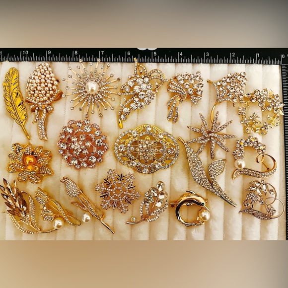 Jewelry - Lot of 20 Vintage Style Gold Crystal Rhinestone Pearl Brooches Pins Jewelry